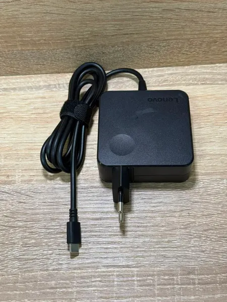 CHARGEUR LENOVO TYPE-C 45W CARRÉ - إكسسوارات السيارة بالجملة Errayhany Grossiste المغرب